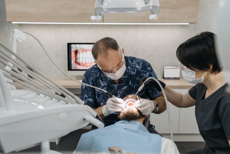 Odbudowa zębów na koronach Lava – przebieg procesu